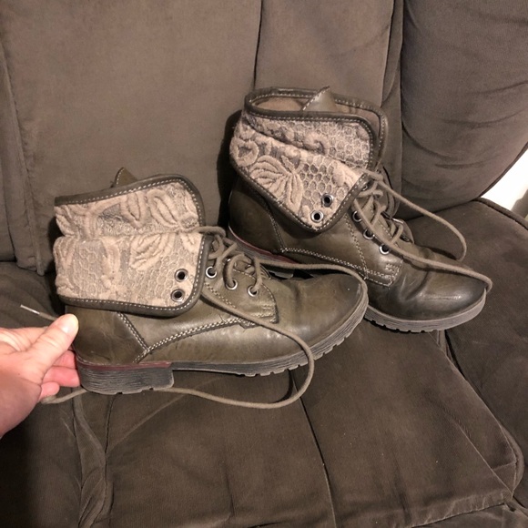 Little Girls size 3 boots - Picture 1 of 5